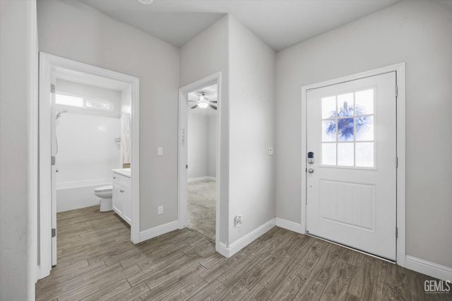 9001 Brook Shadow Way, Shafter, CA 93263