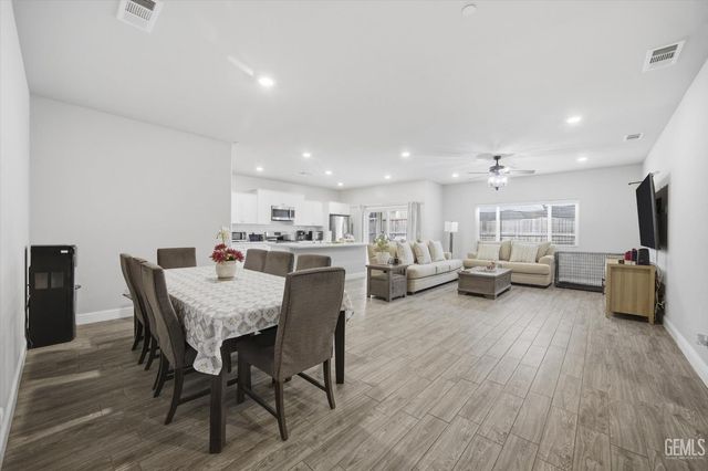 9001 Brook Shadow Way, Shafter, CA 93263