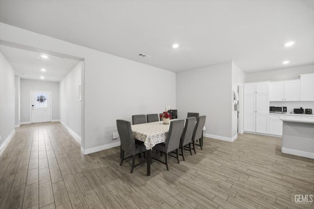 9001 Brook Shadow Way, Shafter, CA 93263