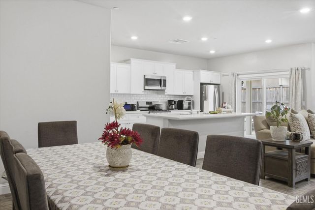 9001 Brook Shadow Way, Shafter, CA 93263