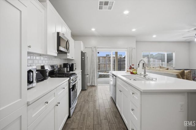 9001 Brook Shadow Way, Shafter, CA 93263