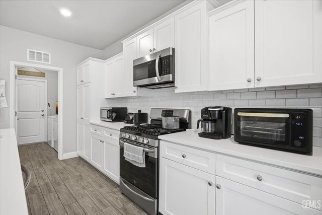 9001 Brook Shadow Way, Shafter, CA 93263