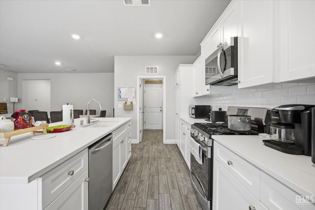 9001 Brook Shadow Way, Shafter, CA 93263