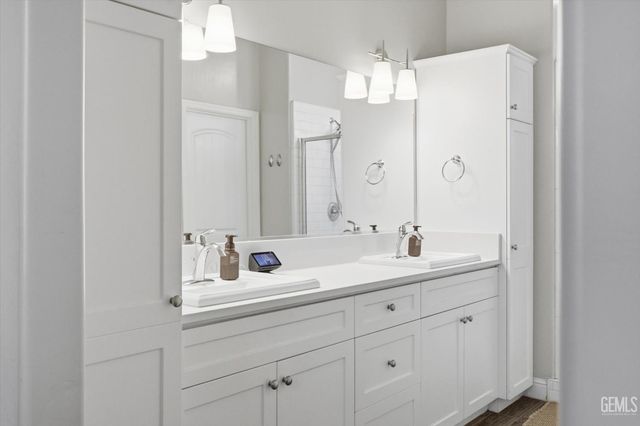 9001 Brook Shadow Way, Shafter, CA 93263