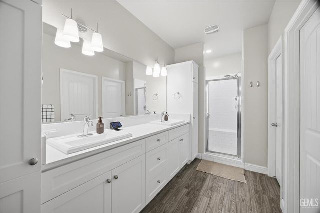 9001 Brook Shadow Way, Shafter, CA 93263