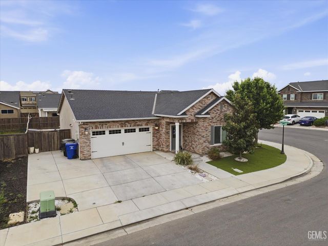 9001 Brook Shadow Way, Shafter, CA 93263