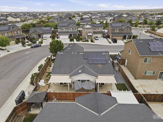 9001 Brook Shadow Way, Shafter, CA 93263