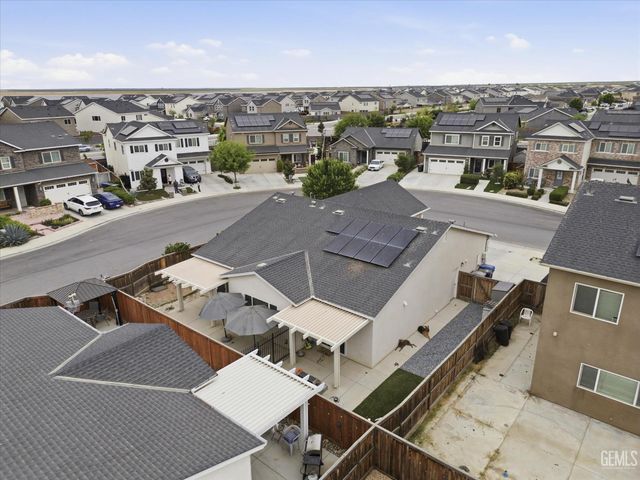 9001 Brook Shadow Way, Shafter, CA 93263