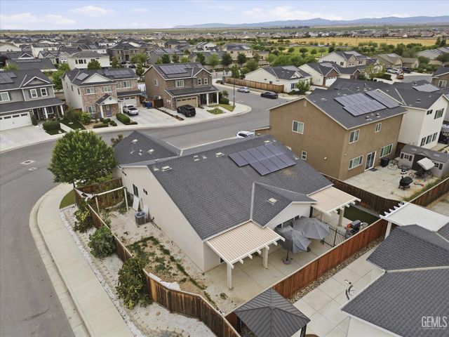 9001 Brook Shadow Way, Shafter, CA 93263