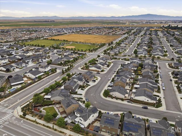 9001 Brook Shadow Way, Shafter, CA 93263