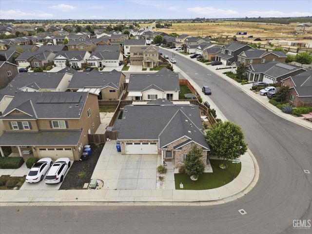 9001 Brook Shadow Way, Shafter, CA 93263