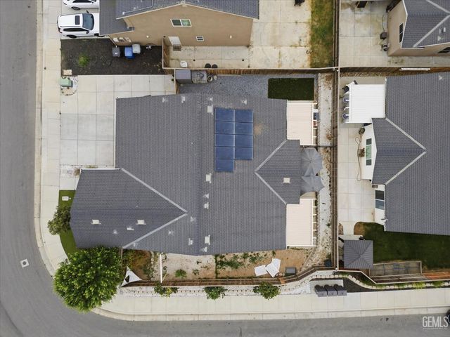 9001 Brook Shadow Way, Shafter, CA 93263