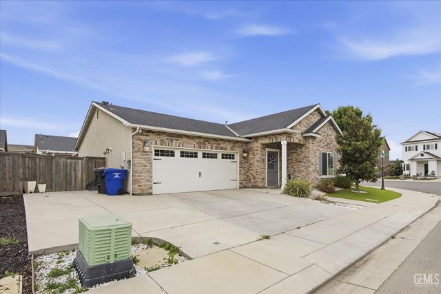 9001 Brook Shadow Way, Shafter, CA 93263