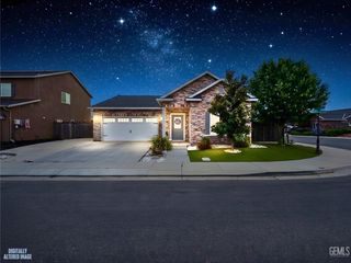 9001 Brook Shadow Way, Shafter, CA 93263