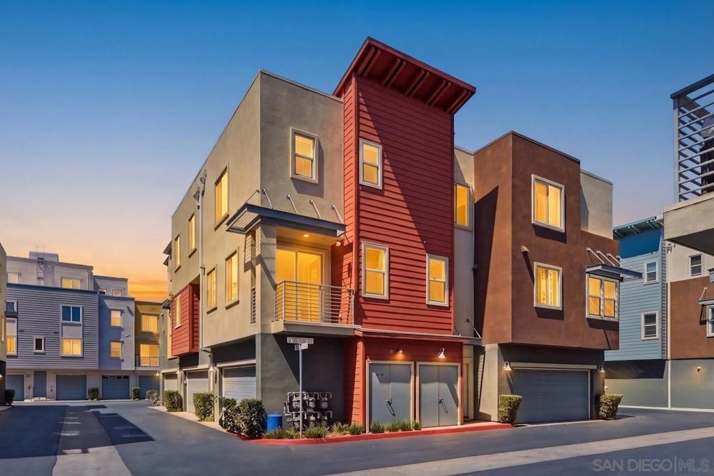 Image 1 of property listing at 214 Antoni Gln 710, Escondido, CA 92025