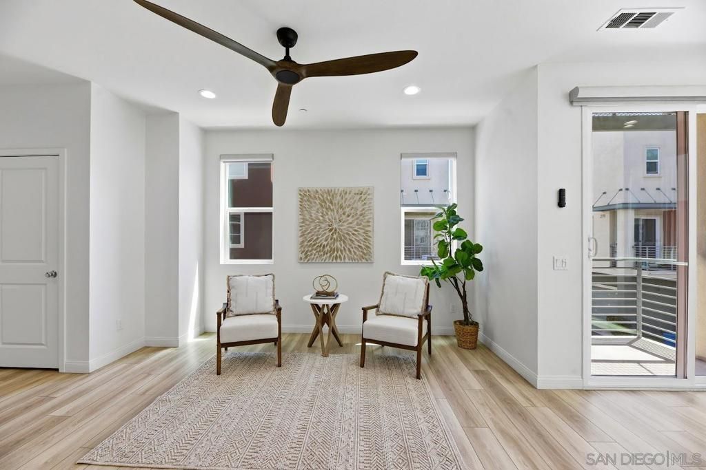 Image 10 of property listing at 214 Antoni Gln 710, Escondido, CA 92025