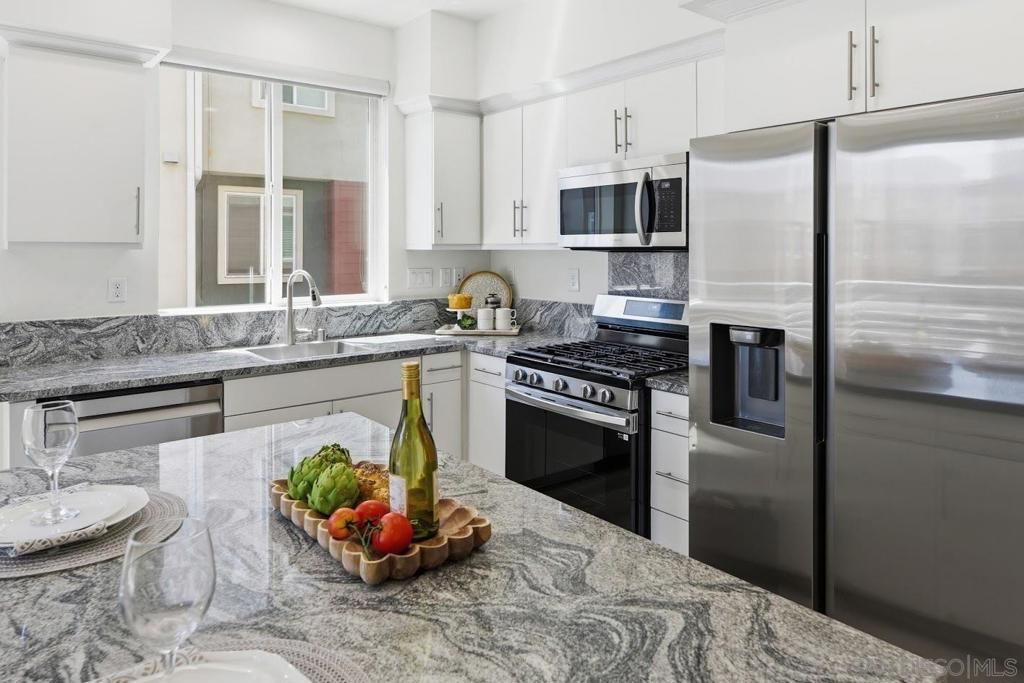 Image 3 of property listing at 214 Antoni Gln 710, Escondido, CA 92025