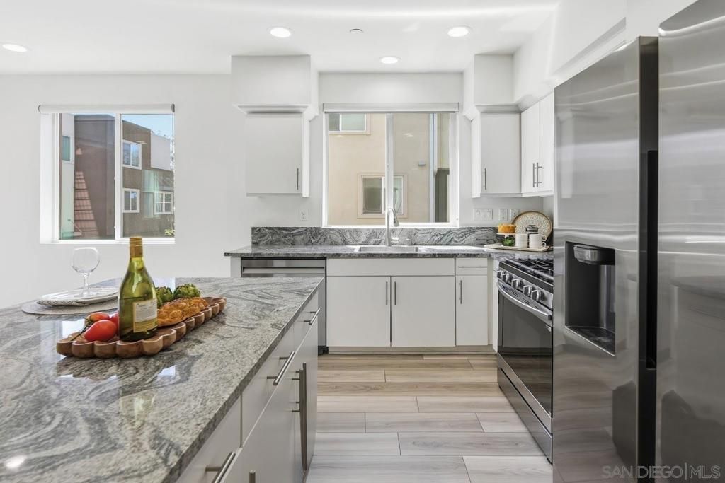 Image 7 of property listing at 214 Antoni Gln 710, Escondido, CA 92025