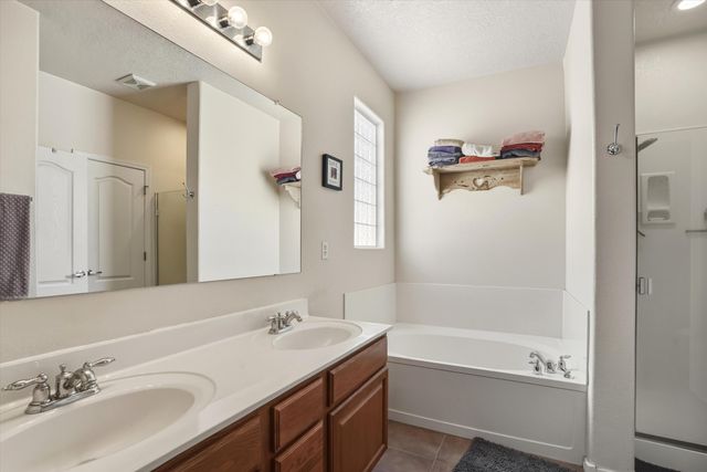 241 Big Sky Avenue SW, Los Lunas, NM 87031