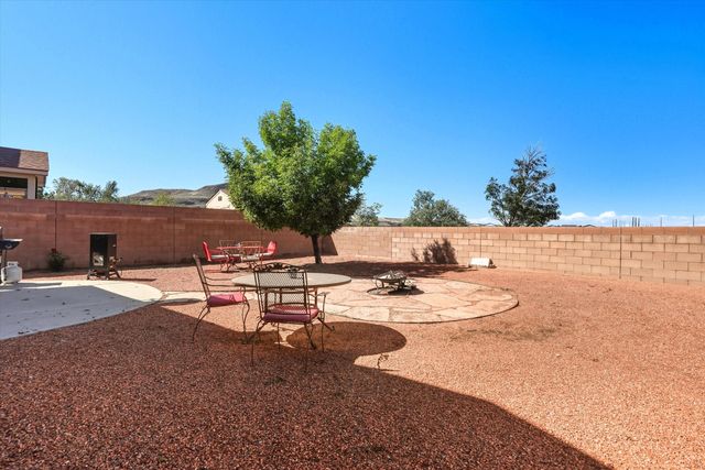 241 Big Sky Avenue SW, Los Lunas, NM 87031