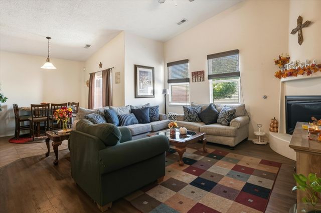 241 Big Sky Avenue SW, Los Lunas, NM 87031