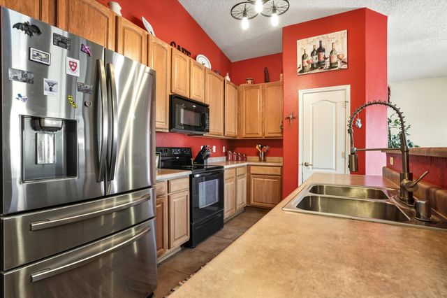 241 Big Sky Avenue SW, Los Lunas, NM 87031