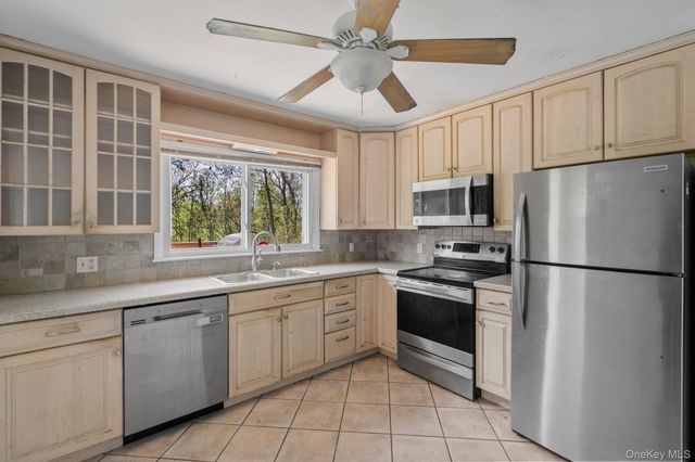 11 Caudie Drive, Poughkeepsie, NY 12603
