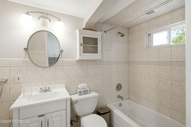 18 Wyoming Drive, Jackson, NJ 08527