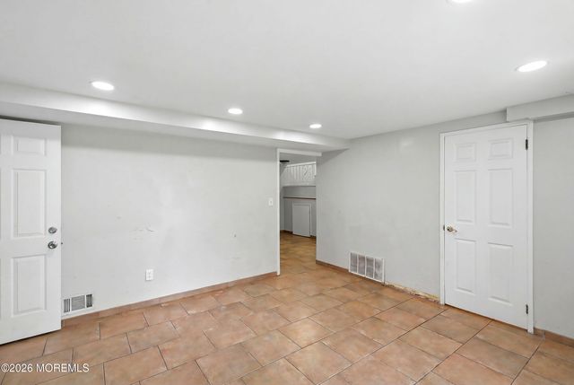 18 Wyoming Drive, Jackson, NJ 08527