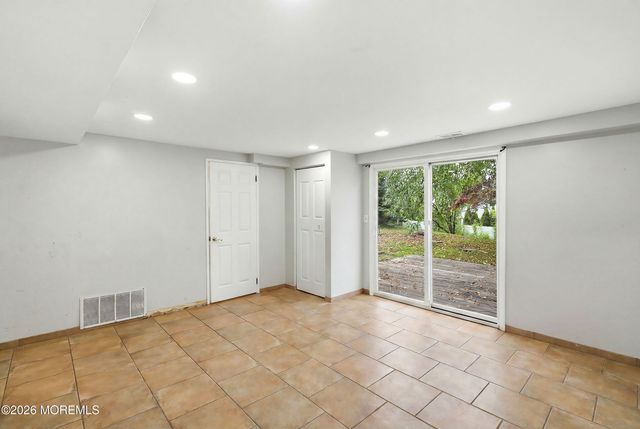 18 Wyoming Drive, Jackson, NJ 08527