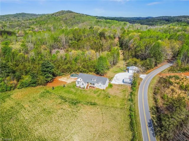 724 Tom Cook Road, Pilot Mountain, NC 27041