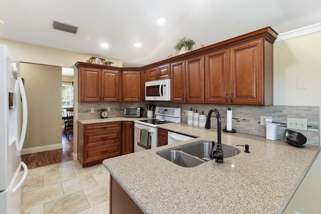 407 GLEN ABBEY LANE, Debary, FL 32713