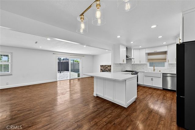 5972 Meadowlark Drive, Huntington Beach, CA 92649