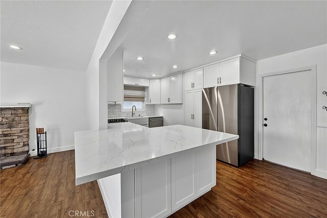 5972 Meadowlark Drive, Huntington Beach, CA 92649