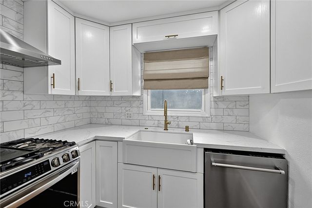 5972 Meadowlark Drive, Huntington Beach, CA 92649