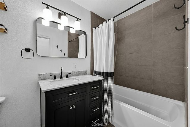 5972 Meadowlark Drive, Huntington Beach, CA 92649