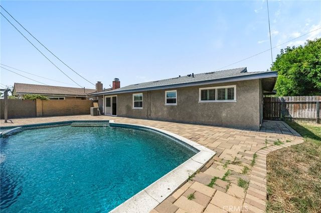 5972 Meadowlark Drive, Huntington Beach, CA 92649