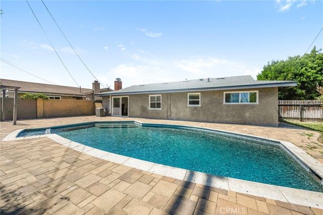 5972 Meadowlark Drive, Huntington Beach, CA 92649