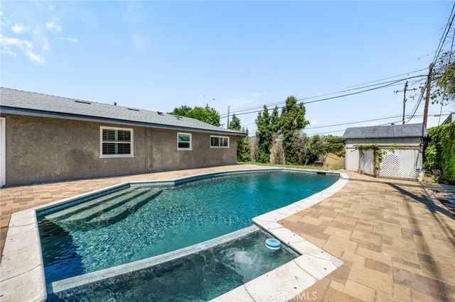 5972 Meadowlark Drive, Huntington Beach, CA 92649
