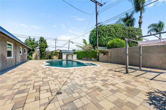 5972 Meadowlark Drive, Huntington Beach, CA 92649
