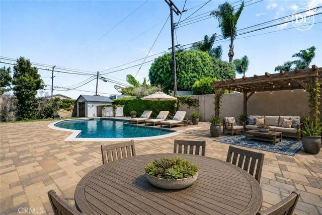 5972 Meadowlark Drive, Huntington Beach, CA 92649
