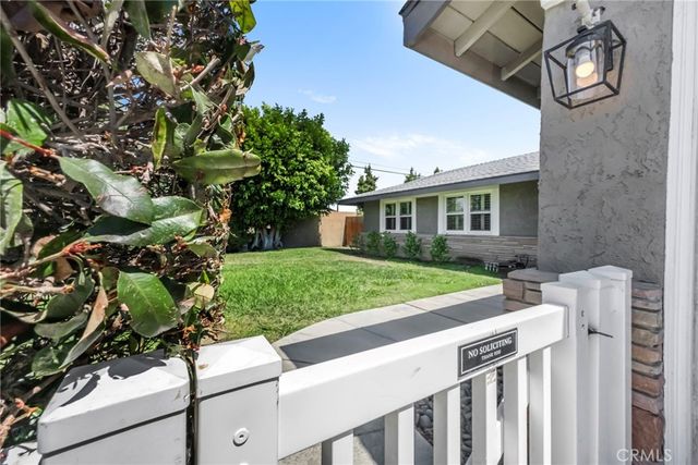 5972 Meadowlark Drive, Huntington Beach, CA 92649