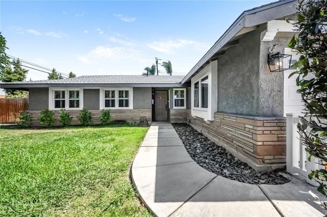5972 Meadowlark Drive, Huntington Beach, CA 92649