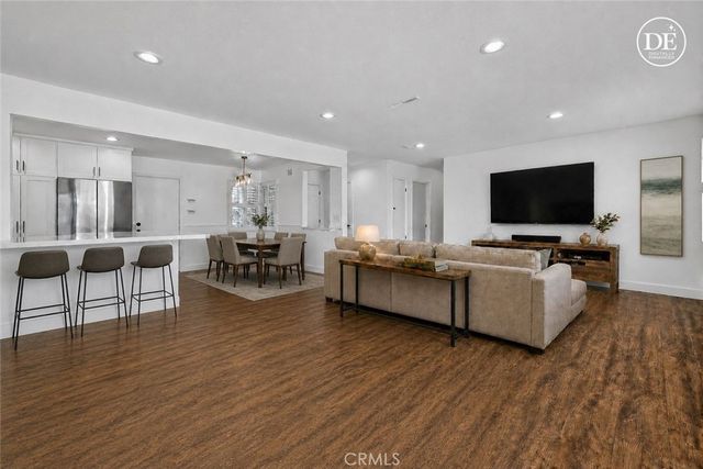5972 Meadowlark Drive, Huntington Beach, CA 92649