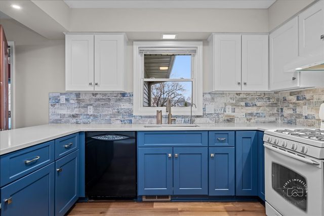 701 Viking Drive, Batavia, IL 60510