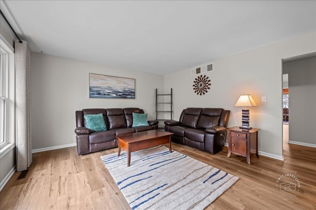 701 Viking Drive, Batavia, IL 60510