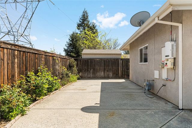 14 Sparrow Hawk, Chico, CA 95928