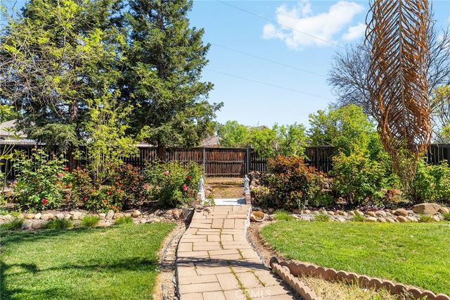 14 Sparrow Hawk, Chico, CA 95928