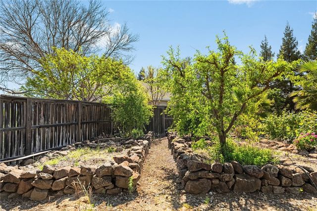 14 Sparrow Hawk, Chico, CA 95928