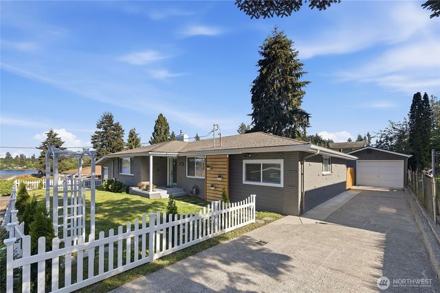 1216 118th Place SE, Everett, WA 98208